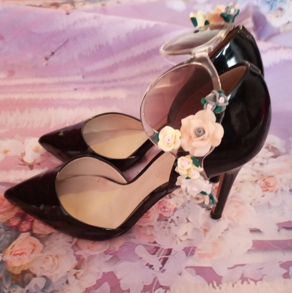 Shoes - Picture 2 of 4